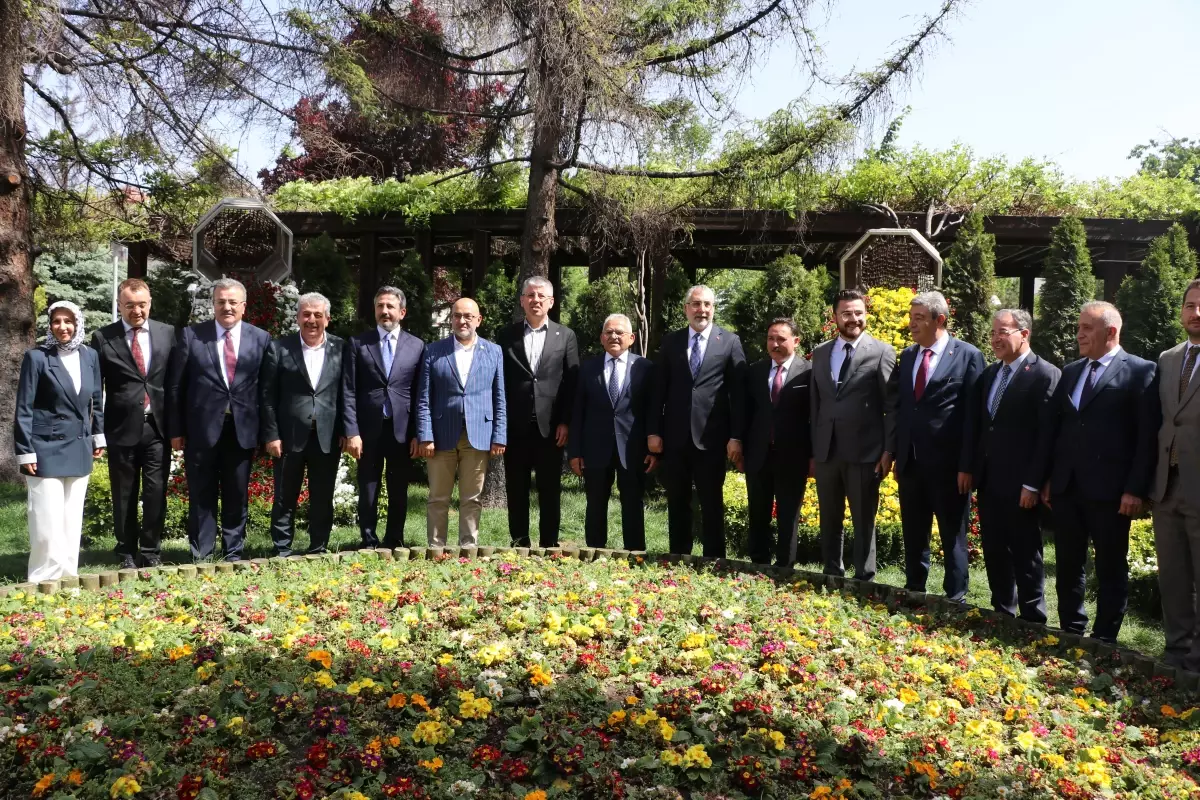 Bakan Işıkhan, Kayseri'de İş İnsalarıyla Buluştu