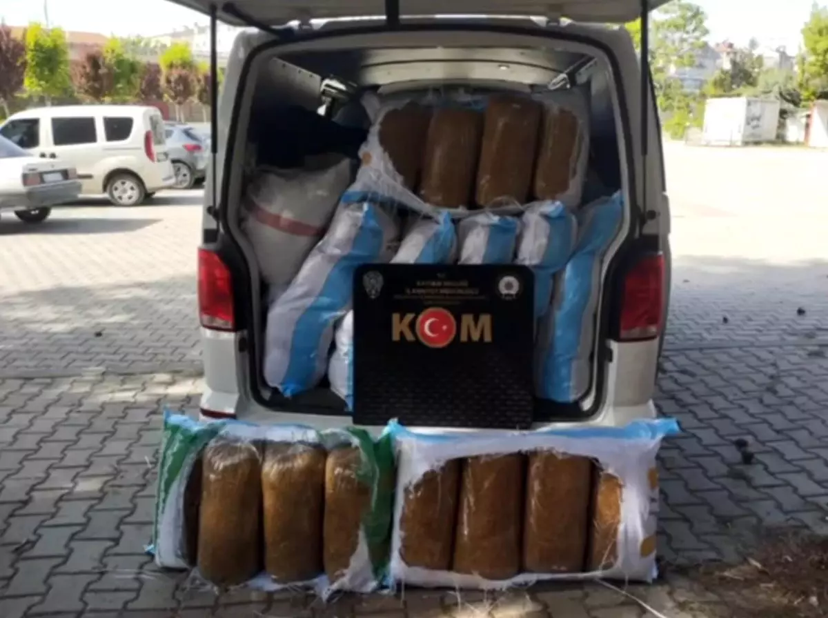 Kayseri'de 940 Kilo Kaçak Tütün Ele Ge geçti