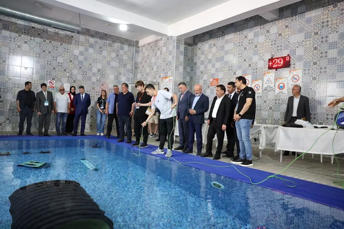 Kocasinan Belediyesi'nden Gençlere Teknoloji Desteği: Su Altı ve Su Üstü Robot Yarışmaları Düzenlendi