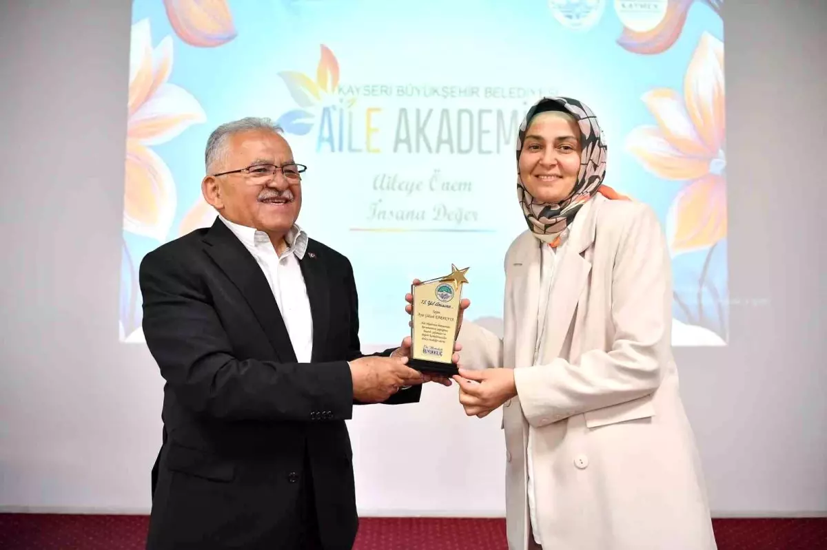 Başkan Büyükkılı'tan Aile Akademisine ziyaret