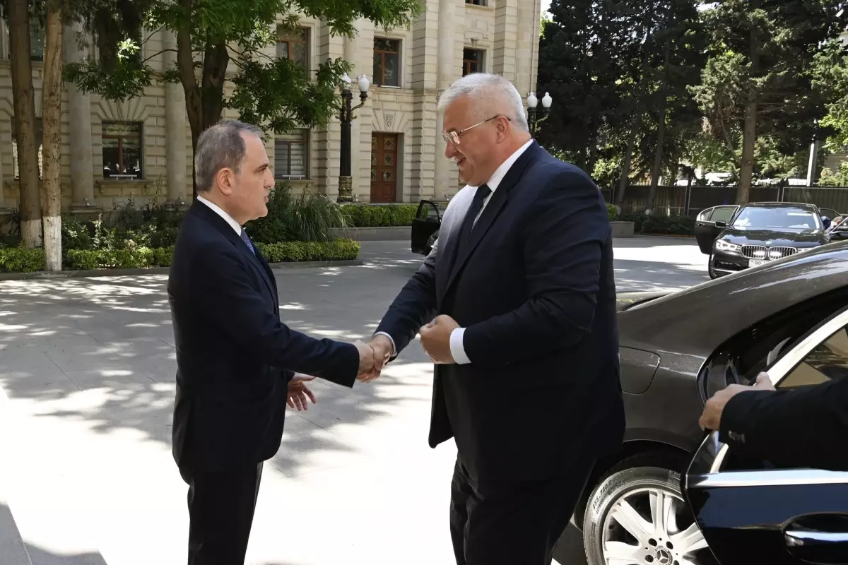 Ukrayna ve Azerbaycan Dışişleri Bakanları Görüştü
