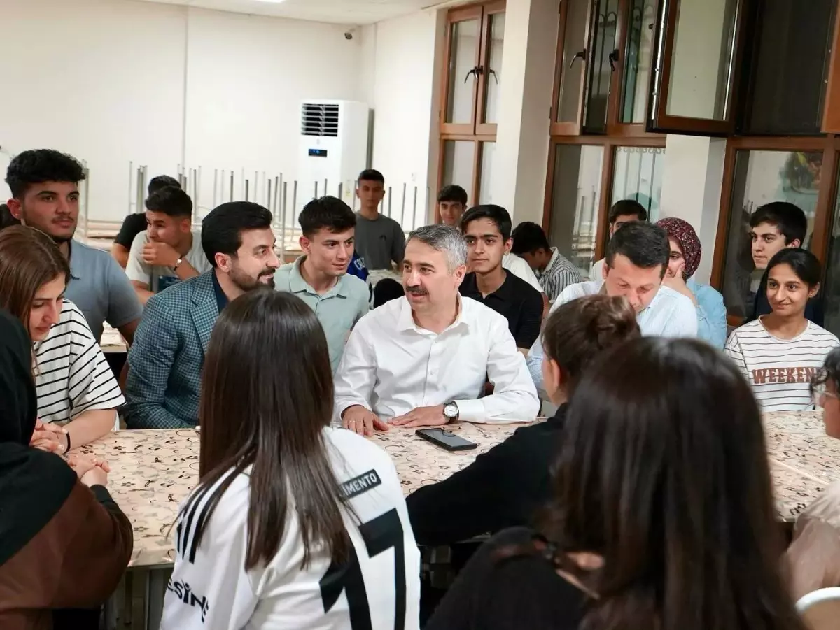 Gençlerle Adalet ve Bilim Üzerine Söyleşi