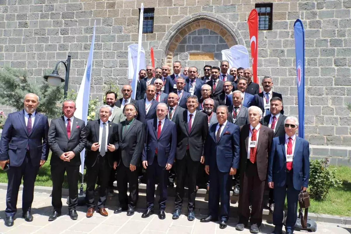 Hakkari'de Kadim Şehir Çalıştayı Düzenlendi
