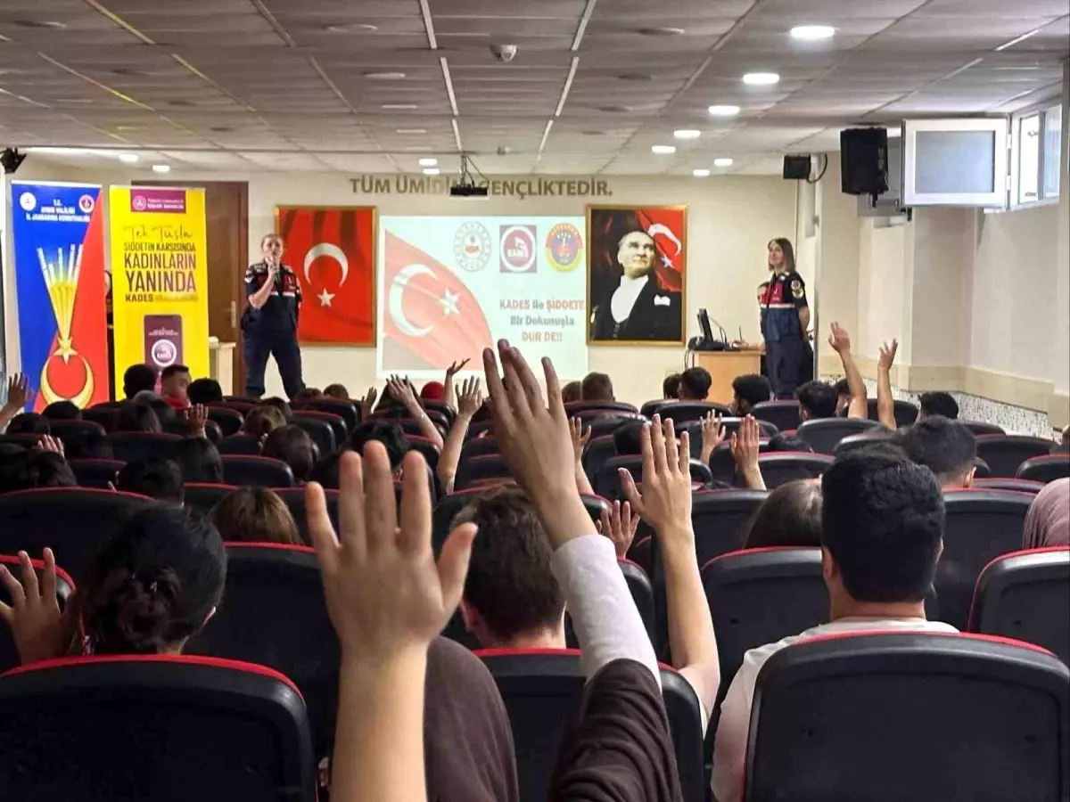 Jandarma Öğrencilere Güvenlik Eğitimi Verdi