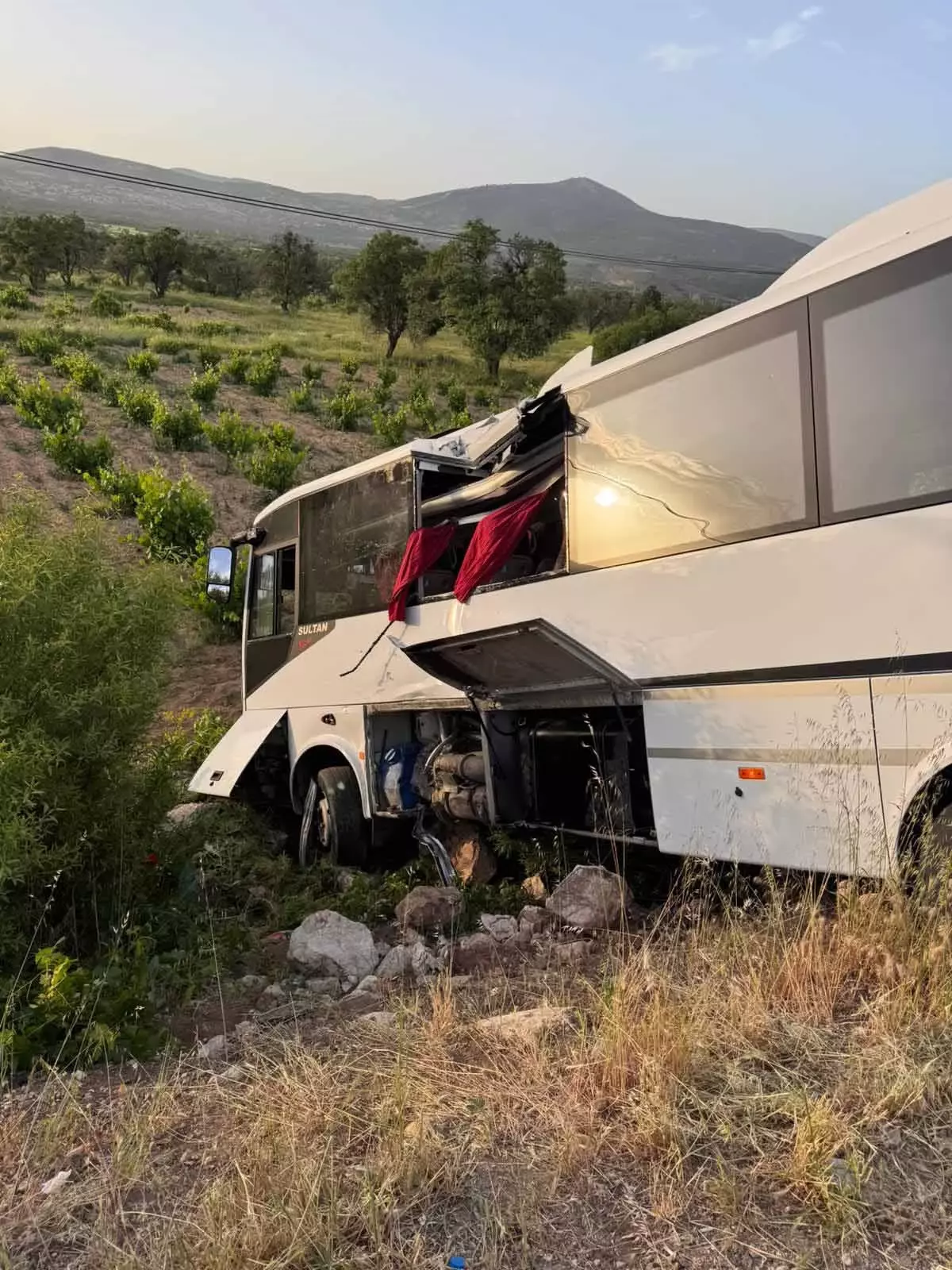 Isparta'da Otobüs-Midibüs Kazası: 28 Yaralı