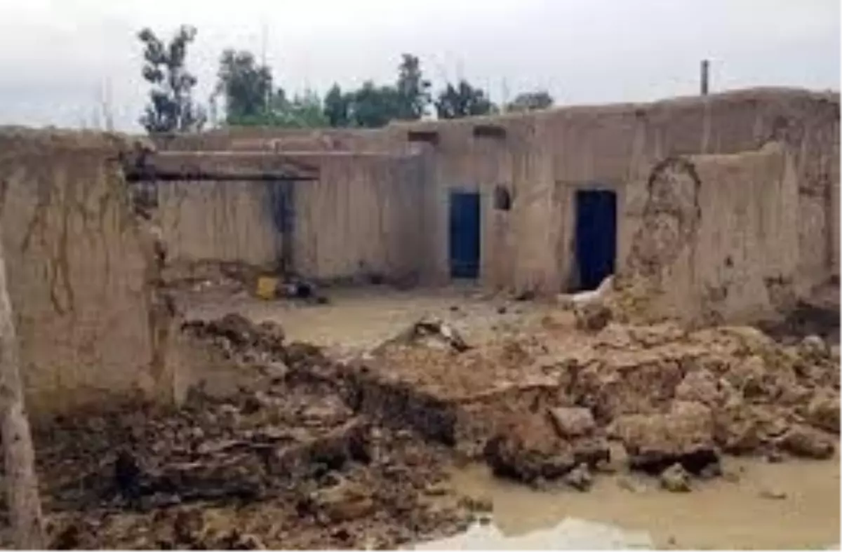 Pakistan'da fırtına: 18 kişi hayatını kaybetti
