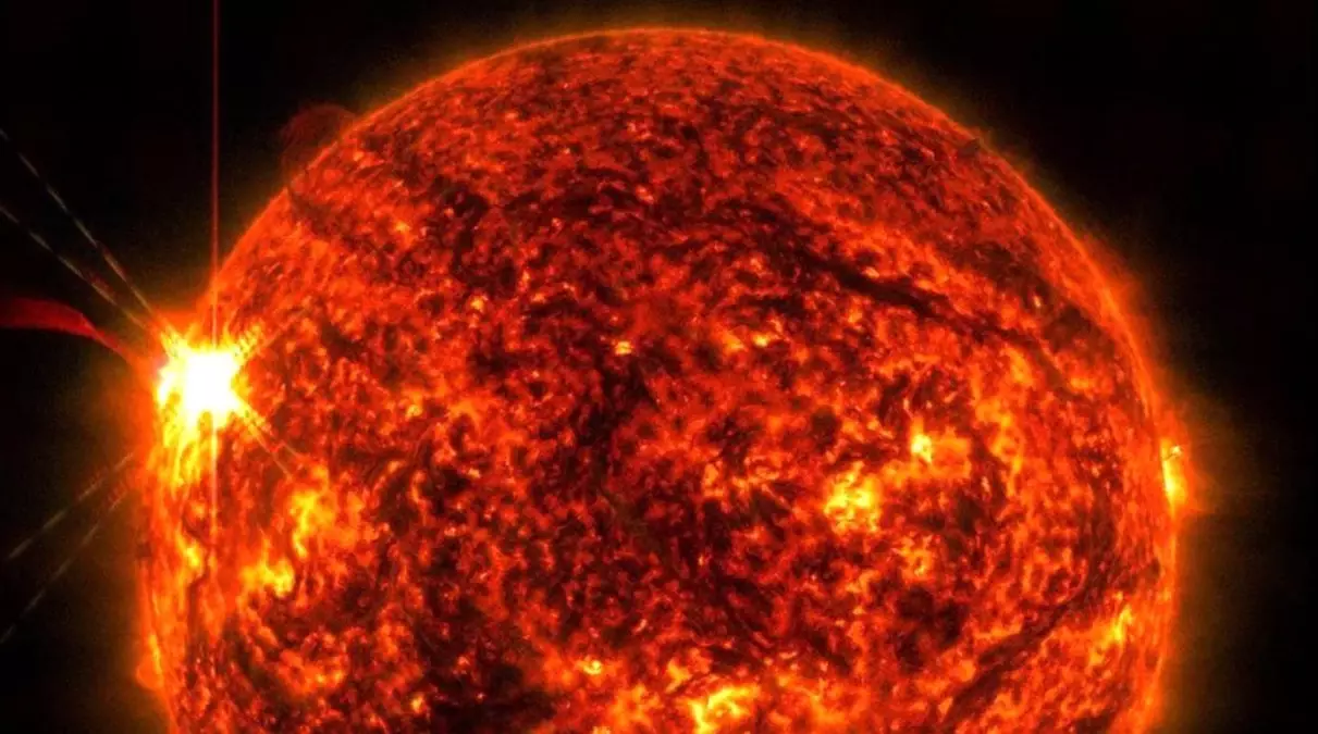 NASA Güneş Patlamalarını Kaydetti