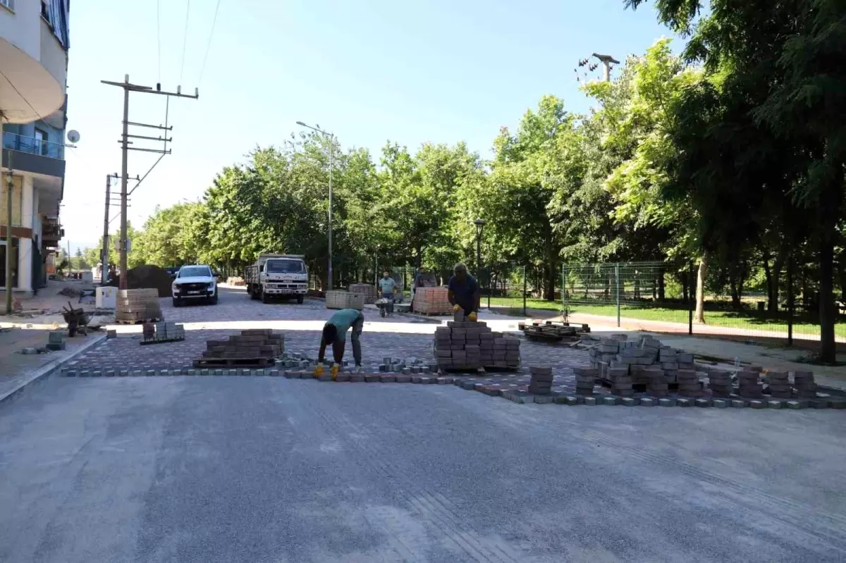 Turgutlu'da Üstyapı Yenileme Çalışmaları Devam Ediyor