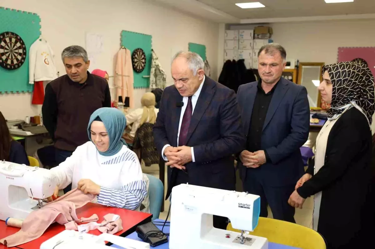 Yahyalı'da Kadınlar İçin Tekstil Kursu Açıldı