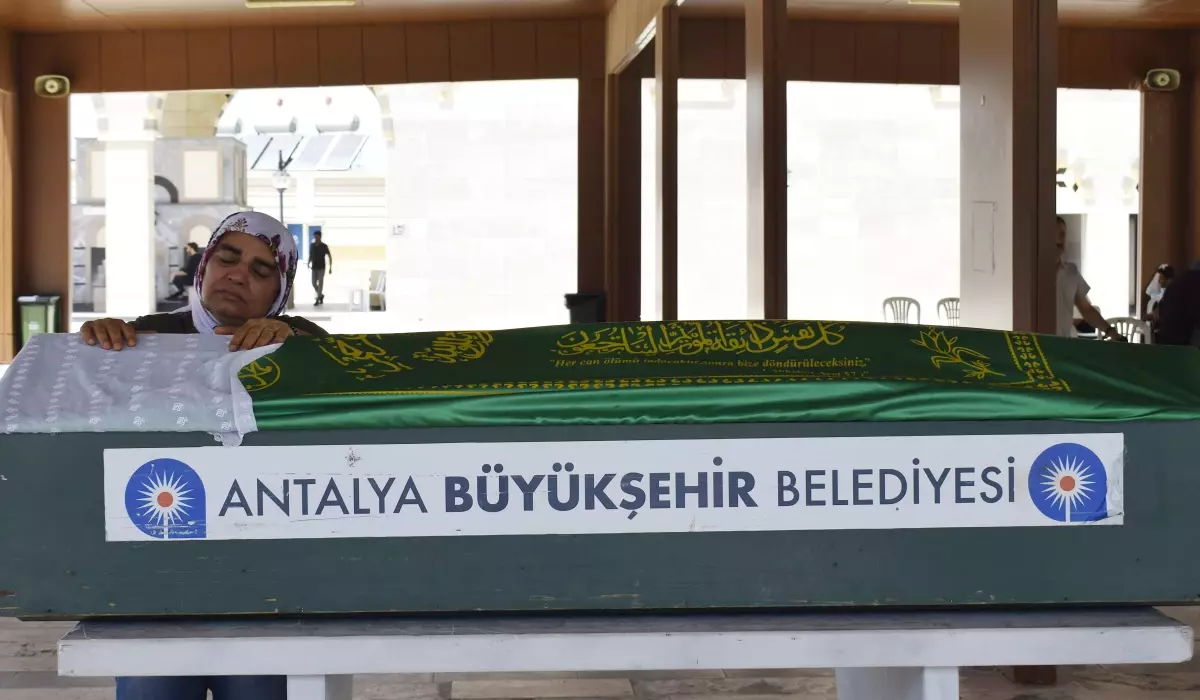 Erdek'te Kadın Cinayeti: Dilruba Çetin Defnedildi