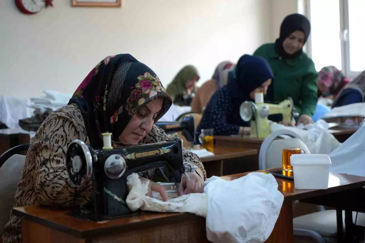 Bayburtlu Kadınlar Beyaz İş Nakışlarıyla Ekonomiye Katkı Sağlıyor
