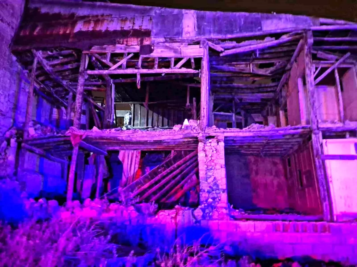 Kahramanmaraş'ta Metru Kiran Bina Göçtü