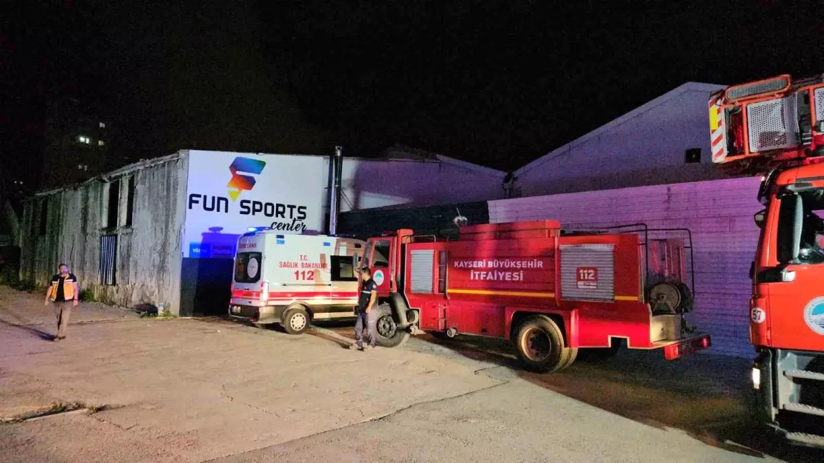 Kayseri'de Mobilya Fabrikasında Yangın