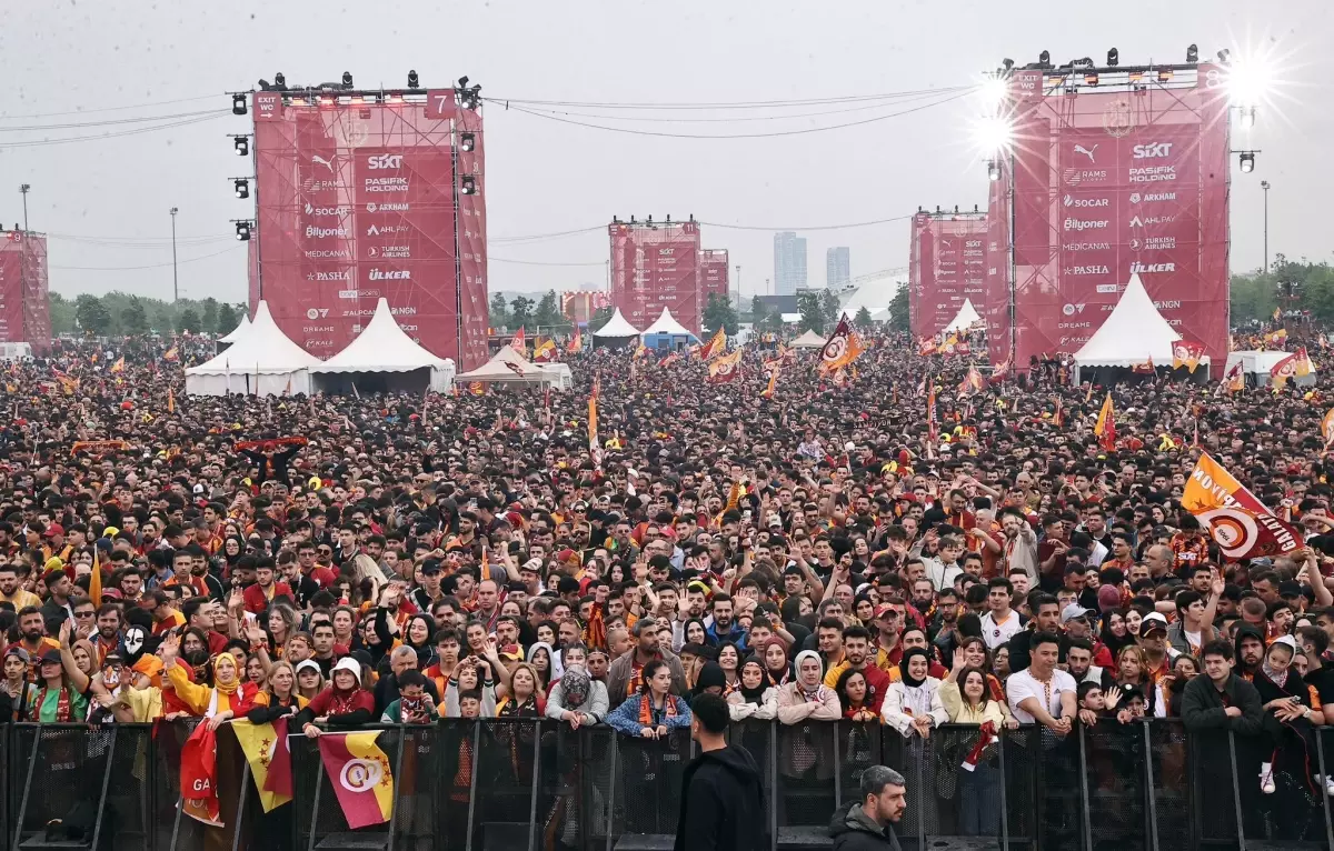 Galatasaray Şampiyonluğunu Coşkuyla Kutladı