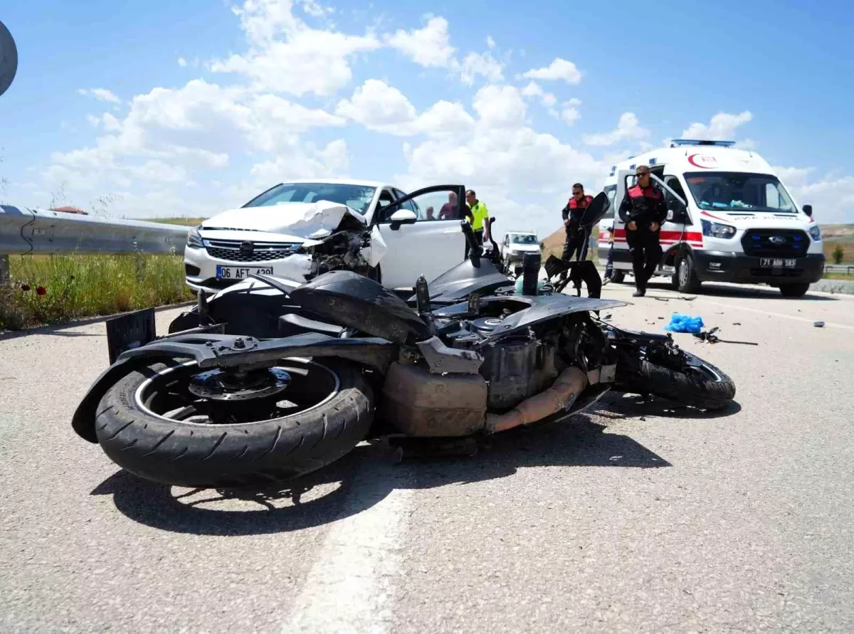 Kırıkkale'de Otomobil ve Motosiklet Çarpıştı