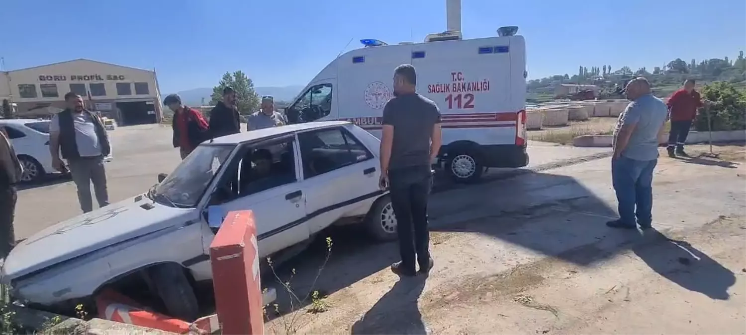 Suluova'da Otomobil Kazası: Sürücü Yaralandı