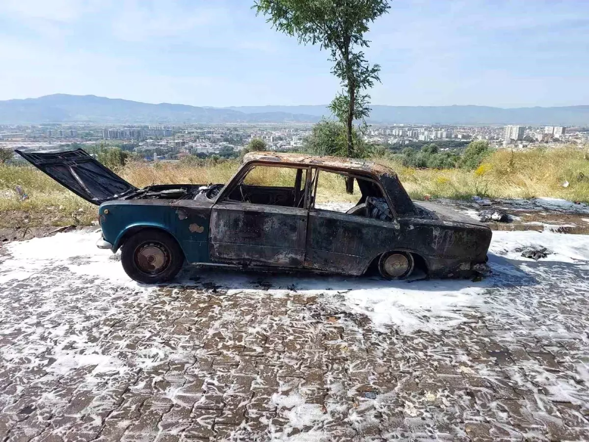 Aydın'da Otomobil Yangını: Araç Küle Döndü
