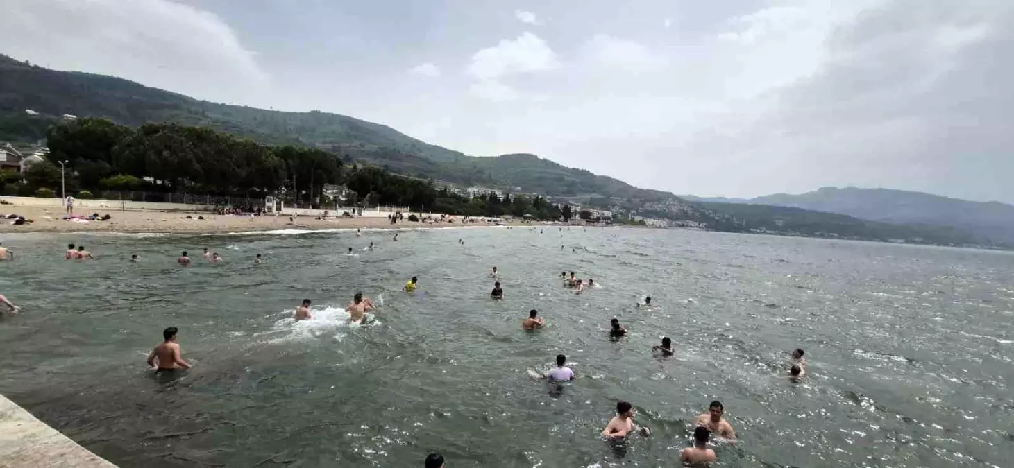 Bursa'da Sıcak Hava Pikniği ve Deniz Keyfi Getirdi