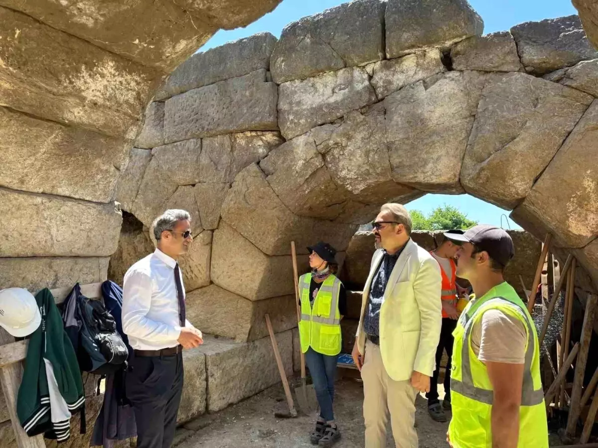 Tios Antik Kenti'nde Kazı İncelemesi