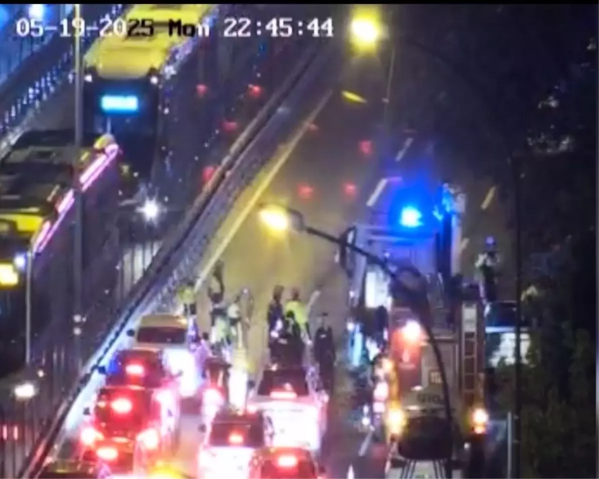 Şişli'de Otomobil Yangını Trafiği Kırmayı Kapatı