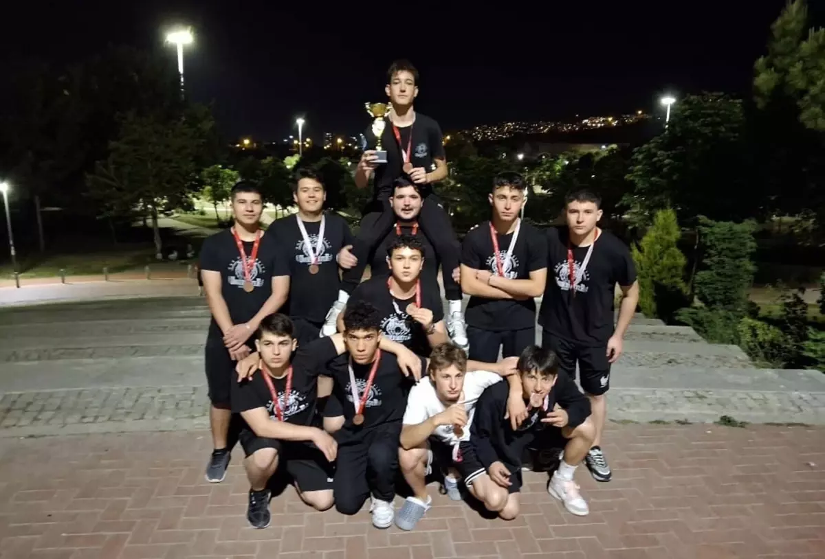 Ege Üniversitesi Sualtı Ragbisi'nde Çifte Şampiyonluk