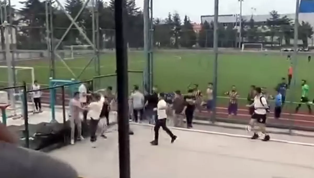 Isparta'da Amatör Maçta Kavga: 2 Yaralı