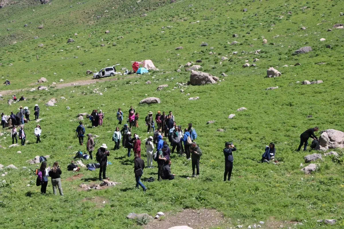 Yüksekova'da Doğaseverler Anıldı