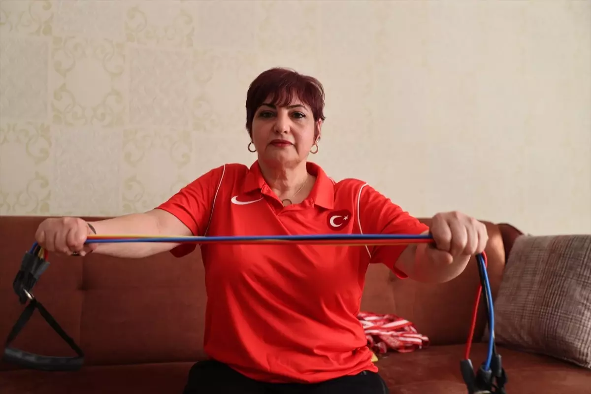 Engelli Bilek Güreşi Şampiyonu Gülçin Savun