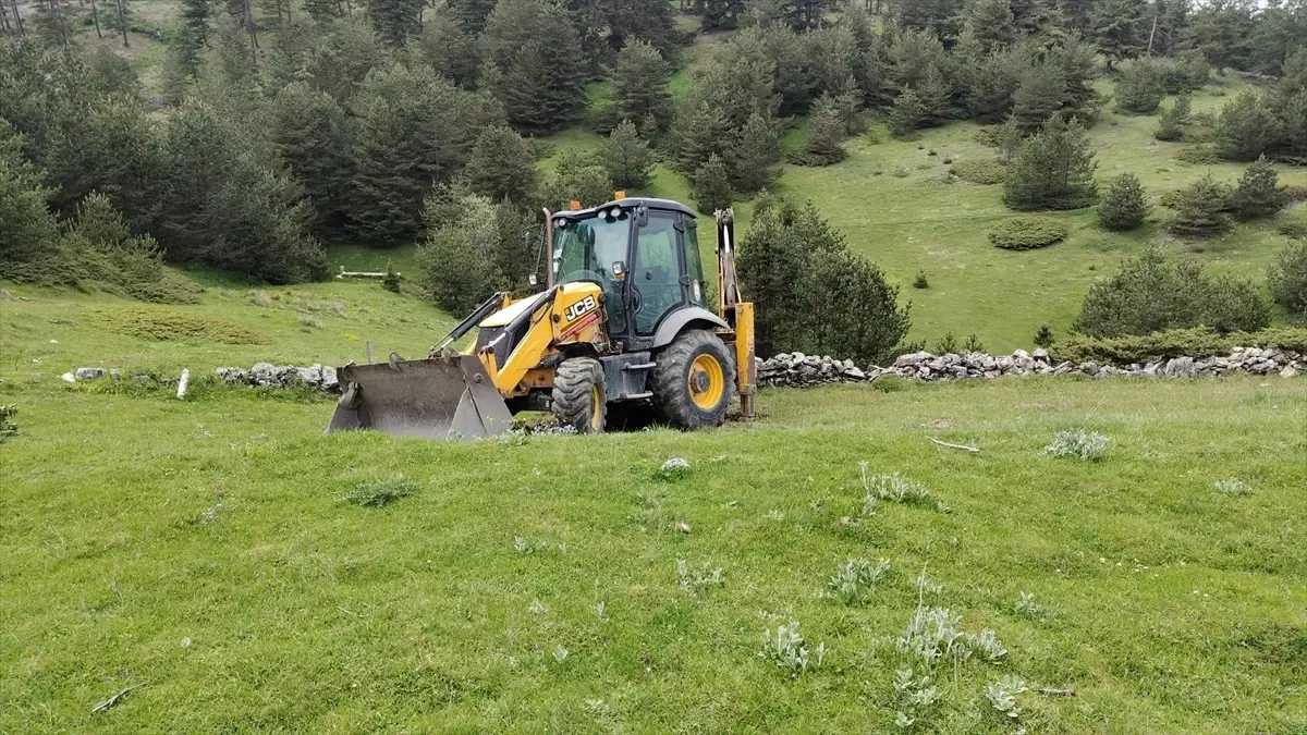 Freni Arızalanan Kepçeden Atlayan Operatör Yaralandı