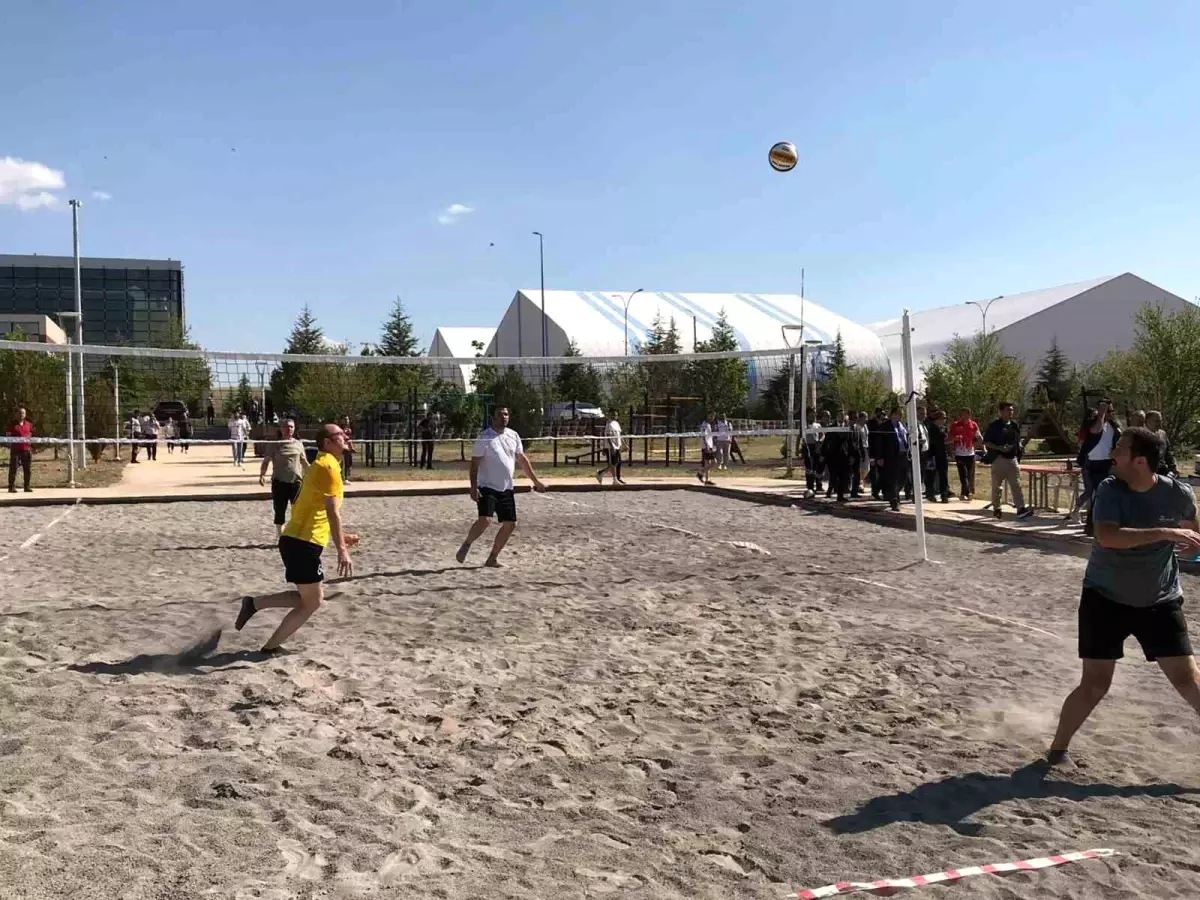 Karaman'da İlk Plaj Voleybolu Turnuvası