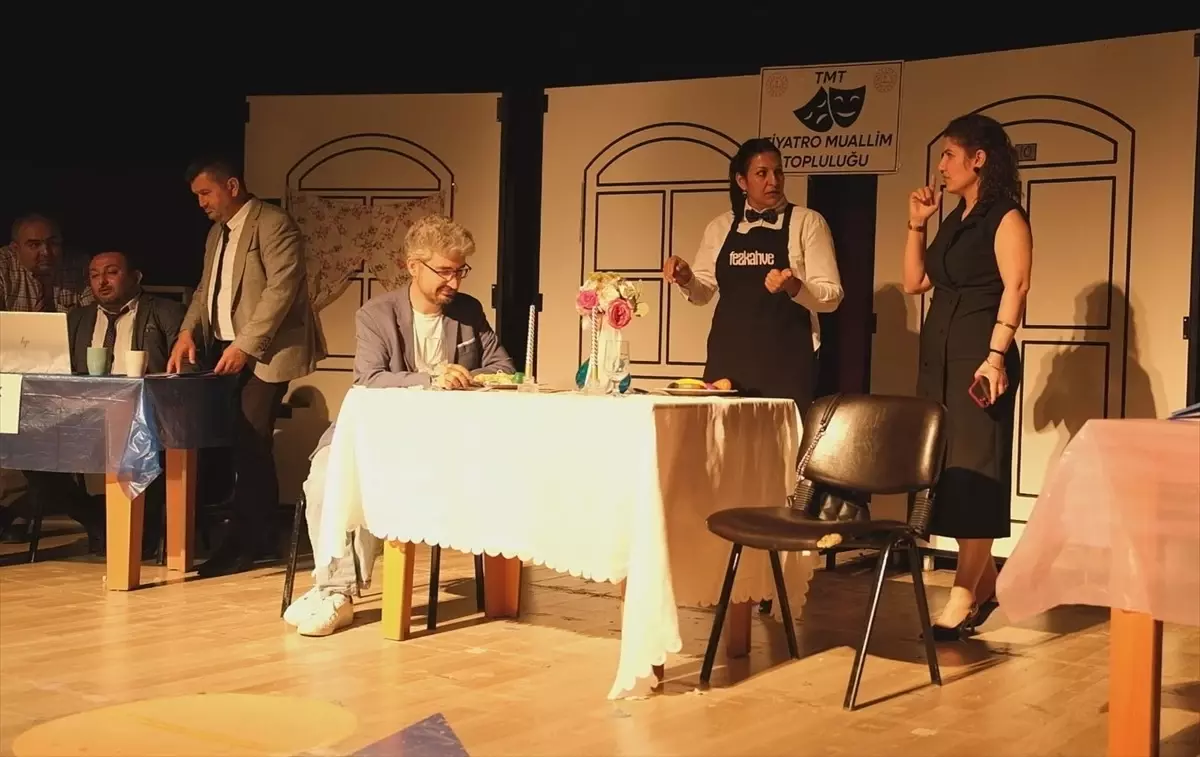 Mut'ta Tiyatro Oyunu: 'Gülelim Güldürelim'