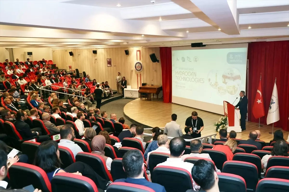 İzmir'de Hidrojen Teknolojileri Kongresi Başladı