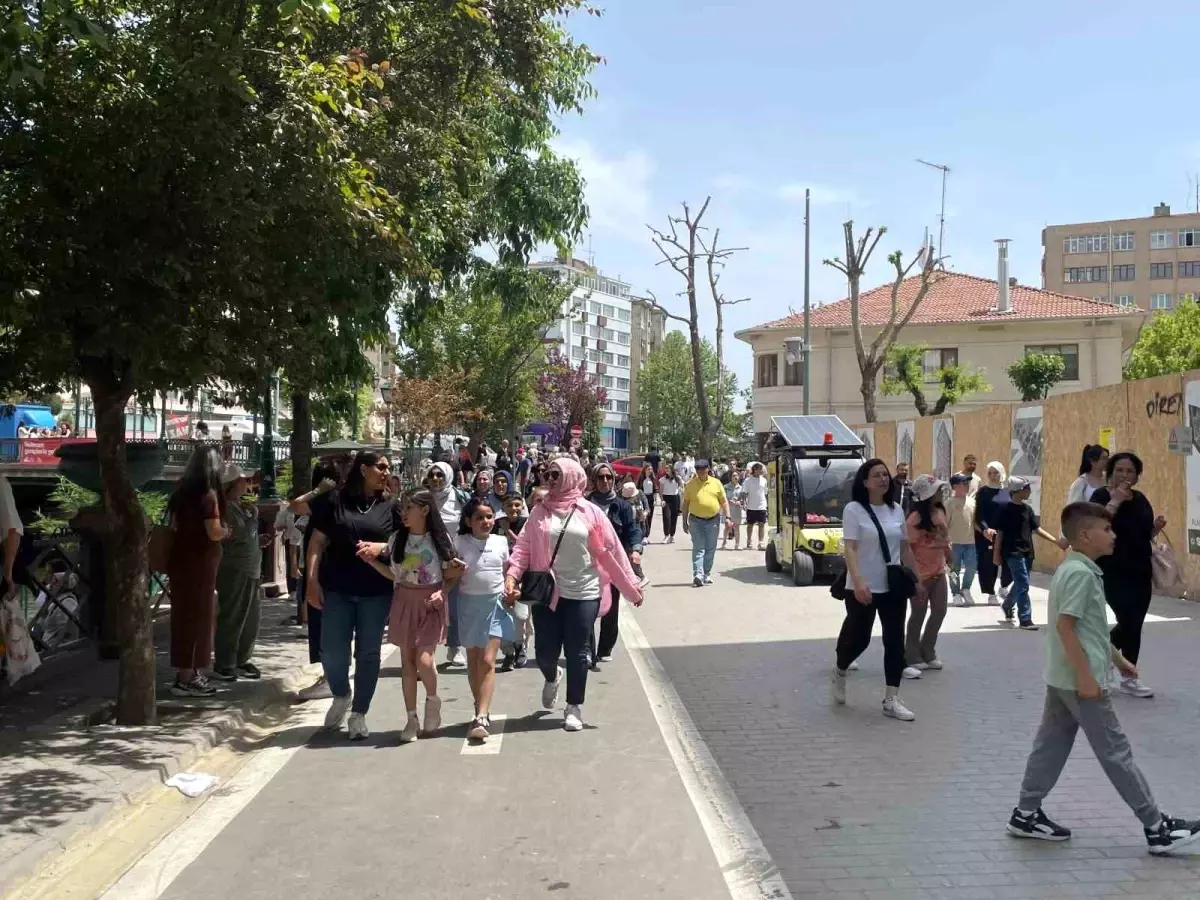 Eskişehir'de Sıcak Hava Kalabalıkları Artırdı