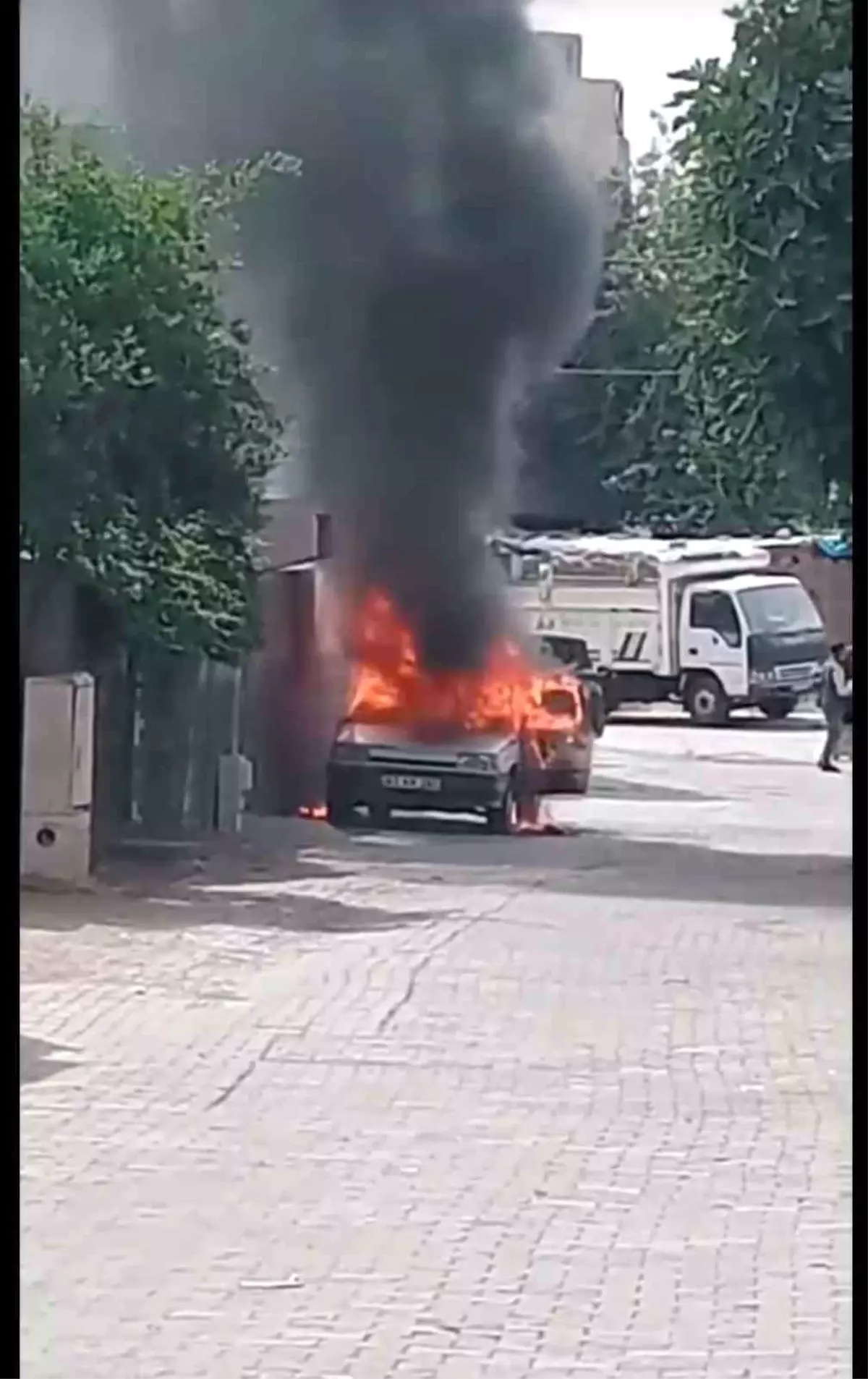 Siverek'te Park Halindeki Araçta Yangın
