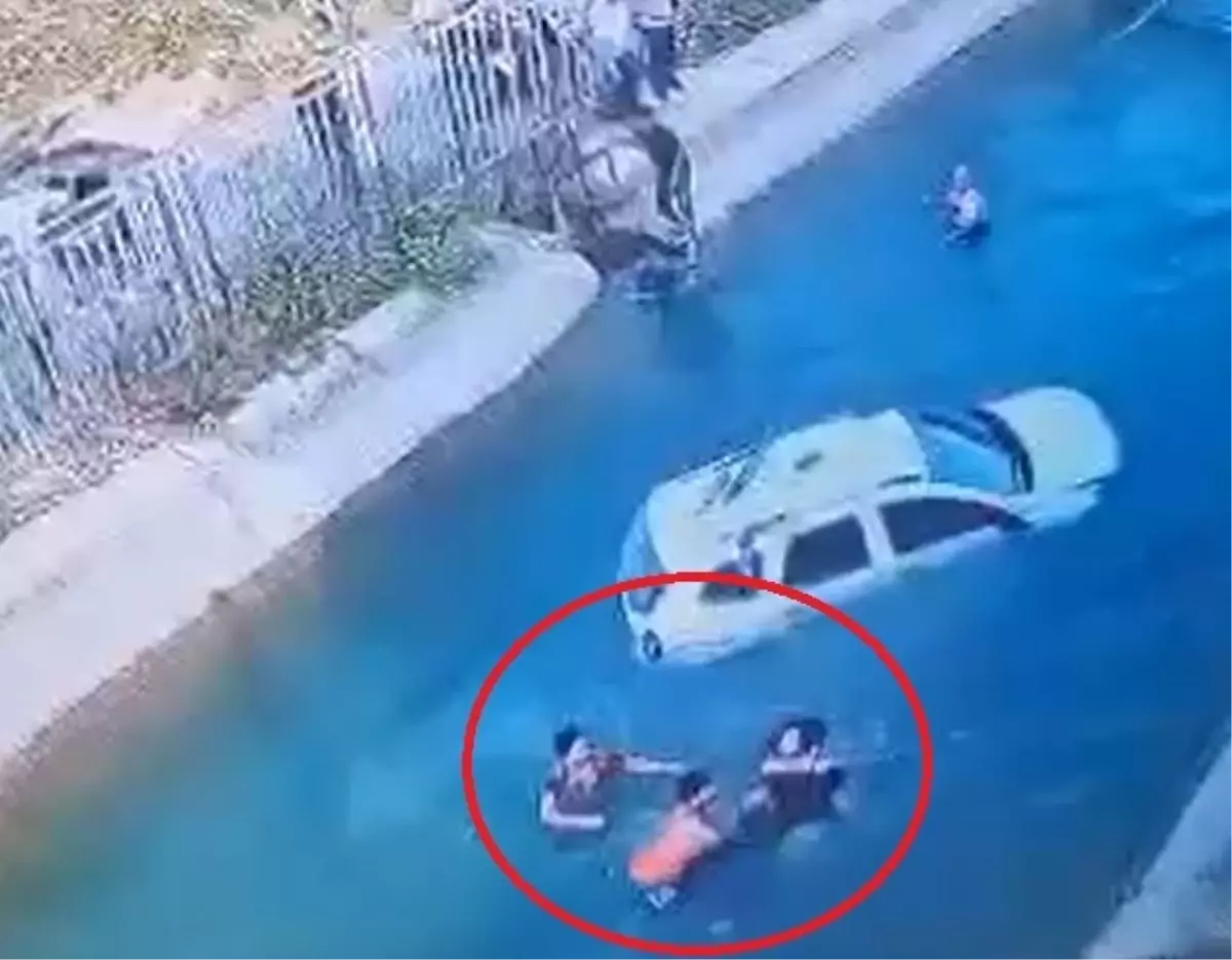 Adana'da Sulama Kanalına Düşen Cip Mucizevi Şekilde Kurtarıldı