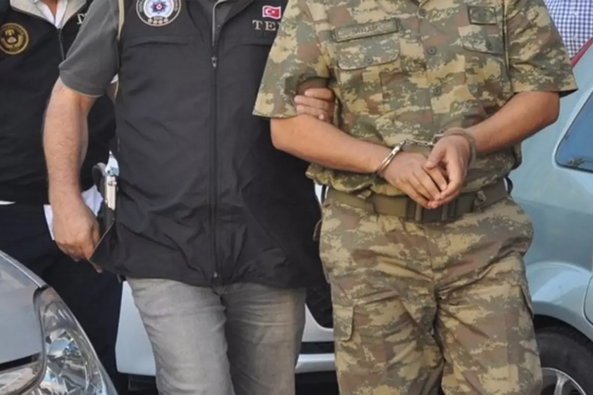 İstanbul merkezli FETÖ operasyonunda 61 muvazzaf asker tutuklandı