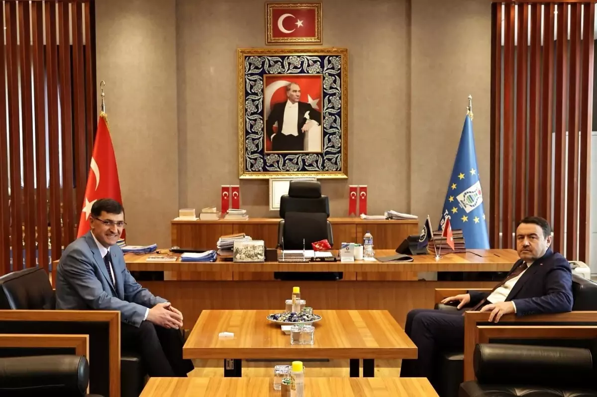 Kütahya Valisi Işın'dan Belediye Başkanı Kahveci'ye Ziyaret