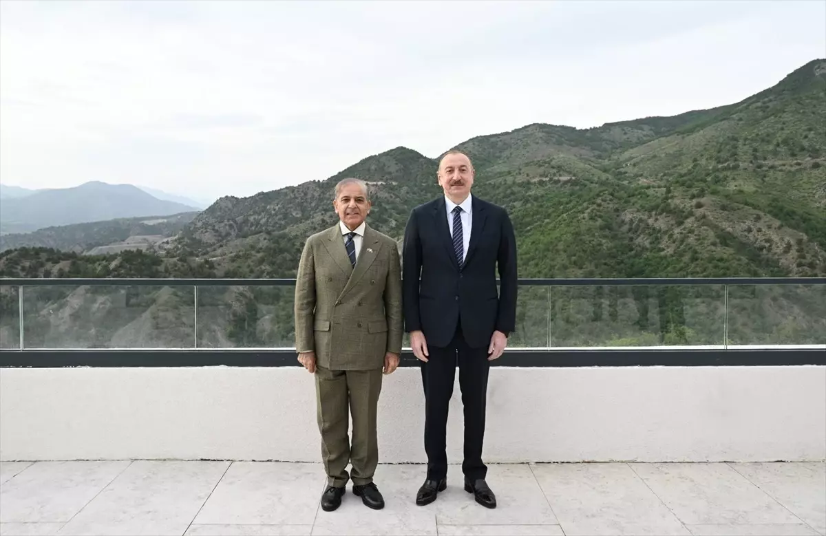 Azerbaycan ve Pakistan liderleri Laçın'da görüştü