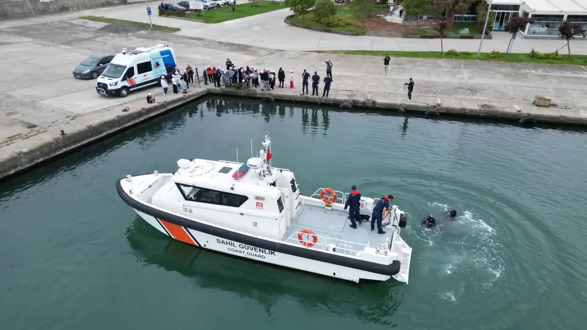 Dalgıçlar Karadeniz'de Dip Temizliği Yaptı