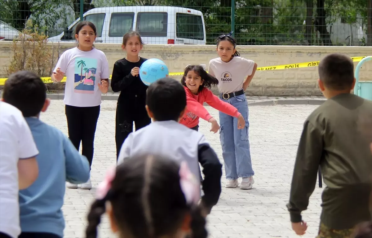 Hafik’te Geleneksel Çocuk Oyunları Şenliği