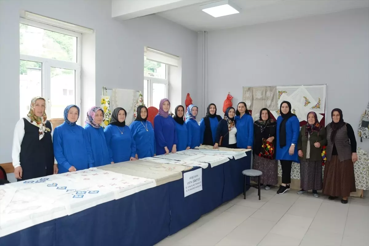 Şalpazarı'nda Kursiyerlerin Yıl Sonu Sergisi