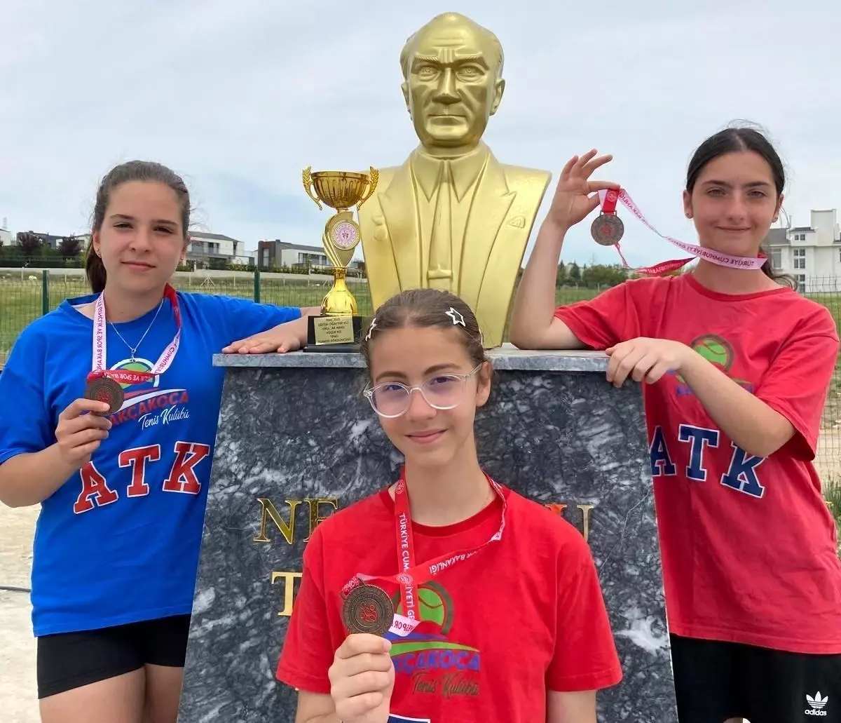 Düzceli Küçük Kızlar Tenis Takımı Dördüncü Oldu
