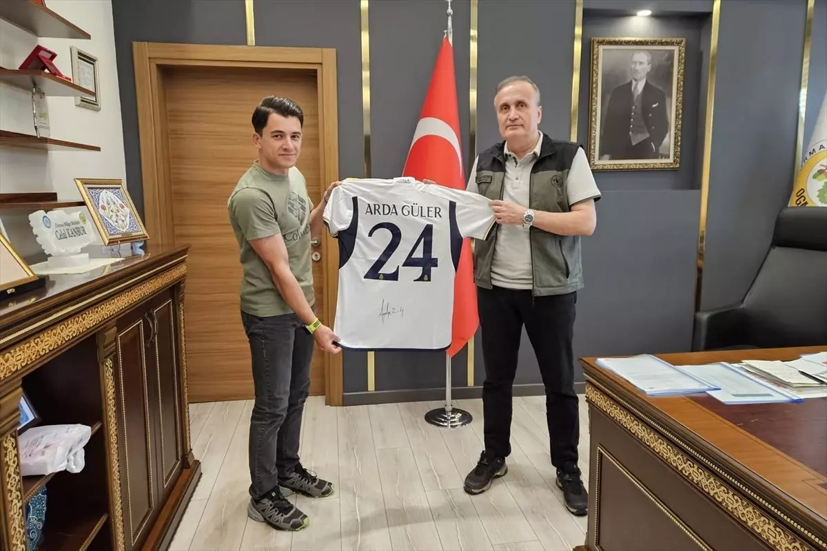 Arda Güler'den Bolu'ya İmzalı Forma