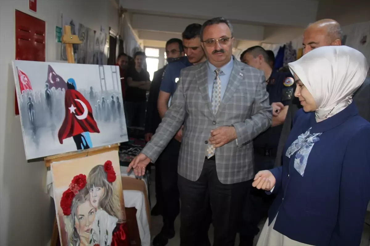 Hafik'te Hayat Boyu Öğrenme Haftası Sergisi Açıldı