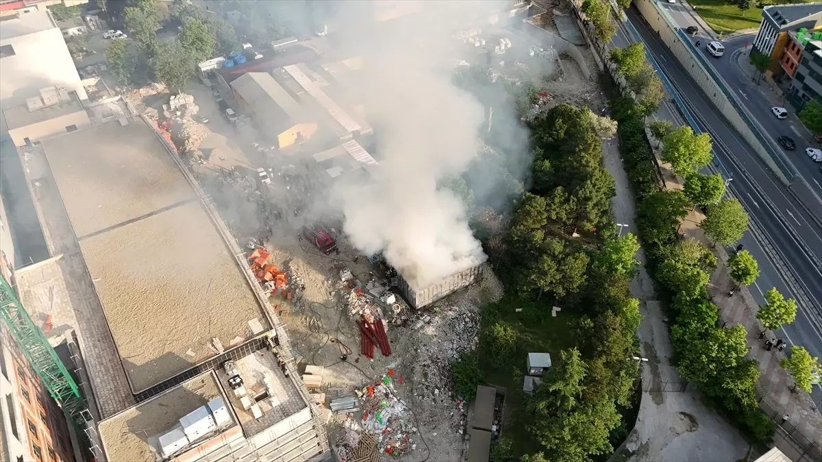 İstanbul Üniversitesi'nde Depo Yangını