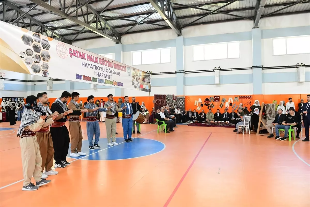 Çatak'ta Hayat Boyu Öğrenme Haftası Sergisi