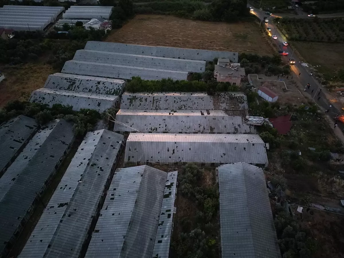 Gazipaşa'da Hortum Zarar Verdi