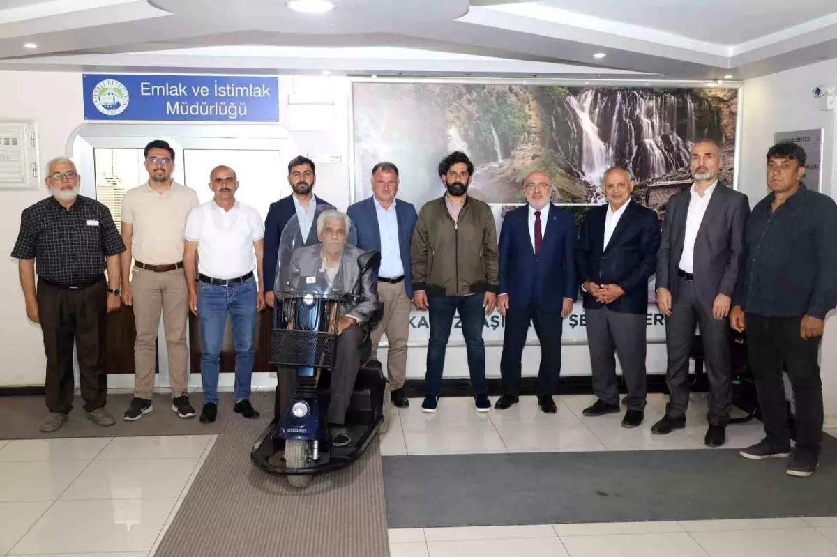 Yahyalı Belediyesi, Engelli Bireylere Akülü Araç Teslim Etti