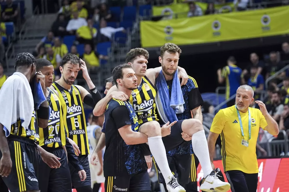 Fenerbahçe Beko'da korkutan sakatlık! Maça devam edemedi