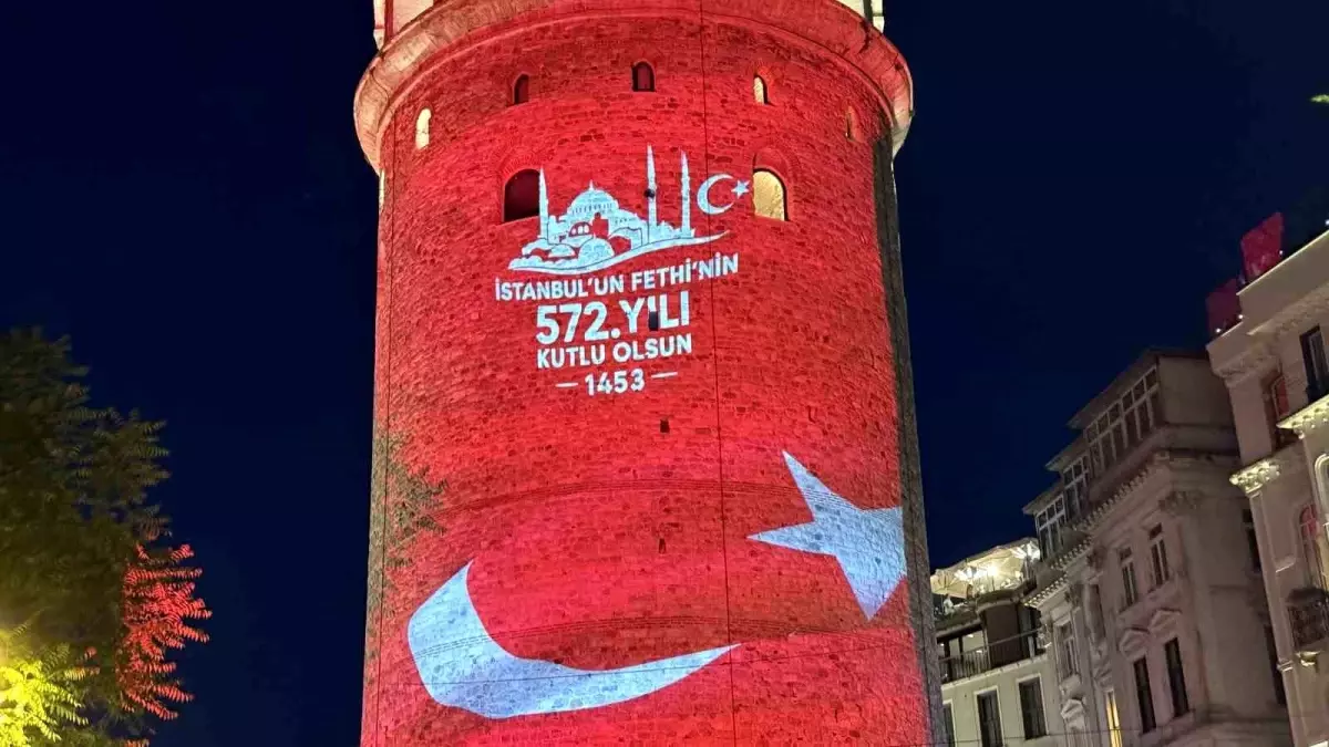 Galata Kulesi'nde Işık Gösterisi